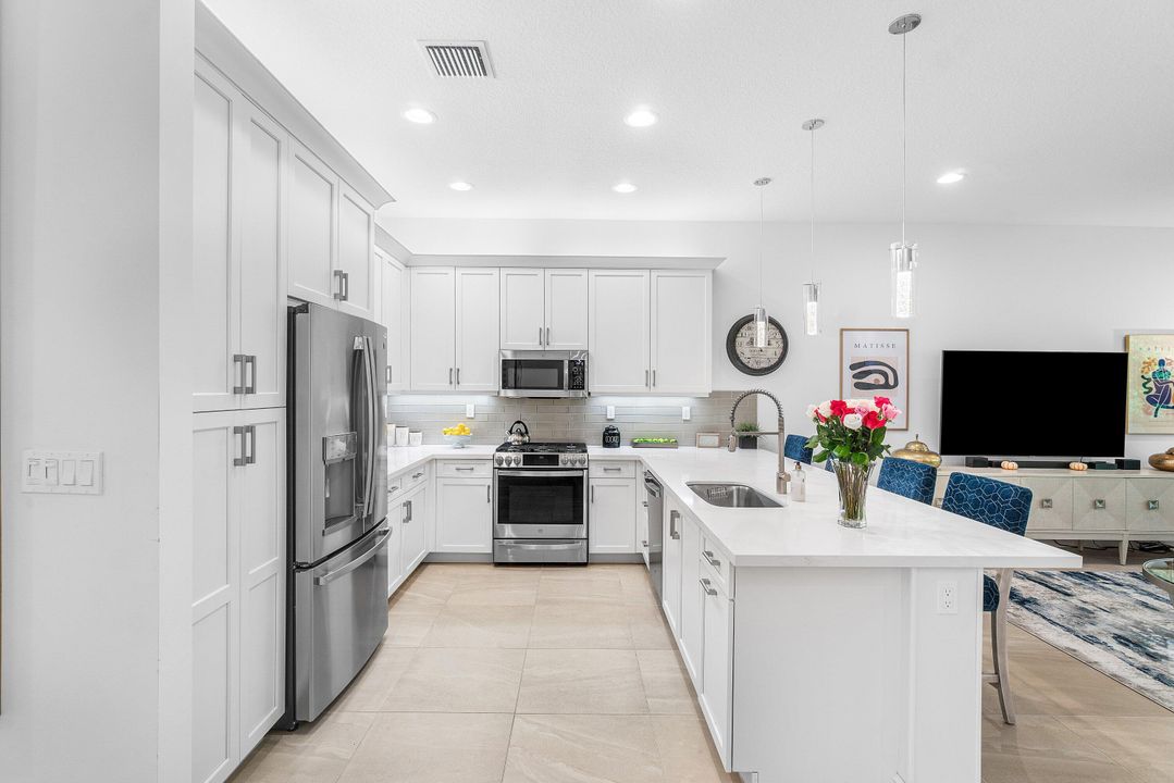 Active With Contract: $850,000 (3 beds, 2 baths, 1783 Square Feet)