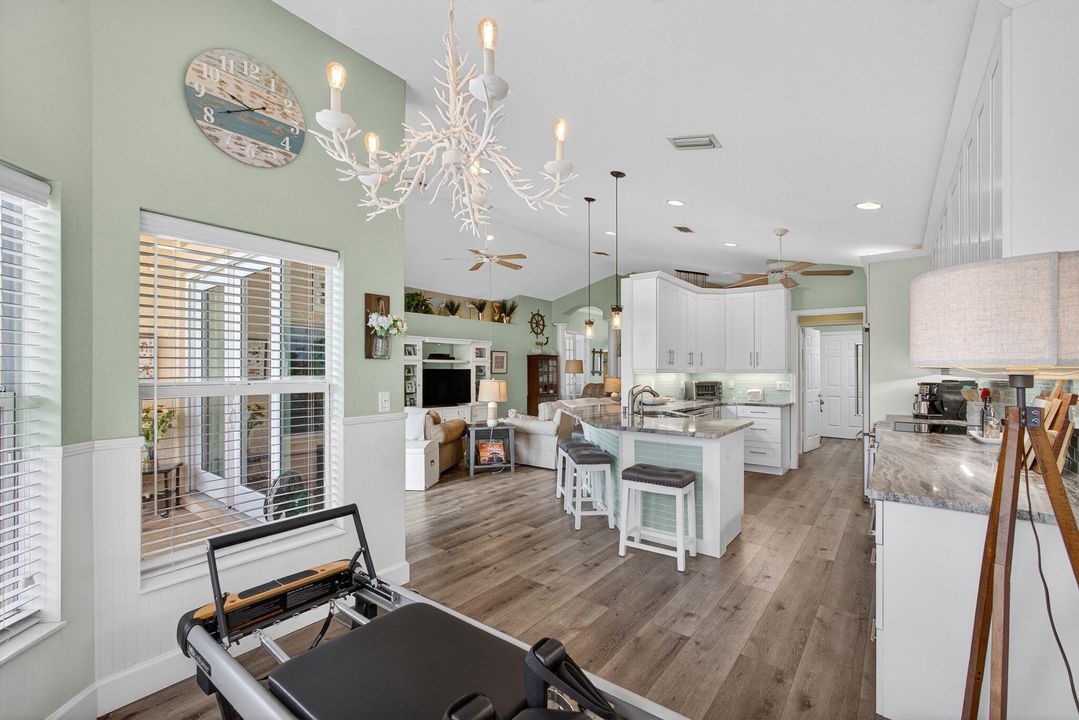 Activo con contrato: $649,000 (3 camas, 2 baños, 1879 Pies cuadrados)