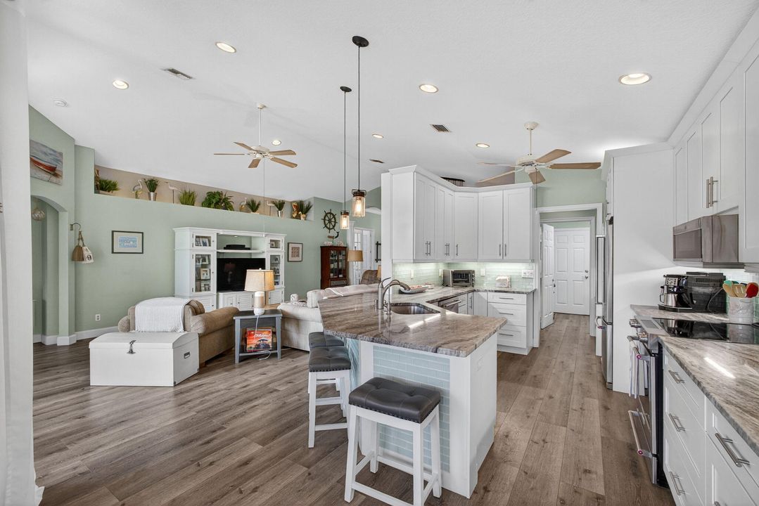 Activo con contrato: $649,000 (3 camas, 2 baños, 1879 Pies cuadrados)