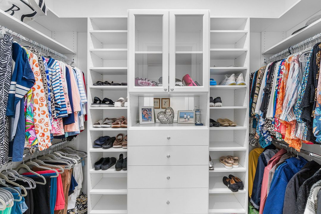 Active With Contract: $850,000 (3 beds, 2 baths, 1783 Square Feet)