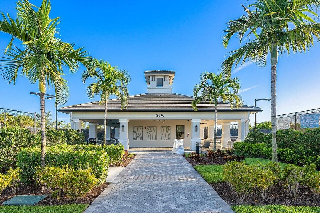 Active With Contract: $850,000 (3 beds, 2 baths, 1783 Square Feet)