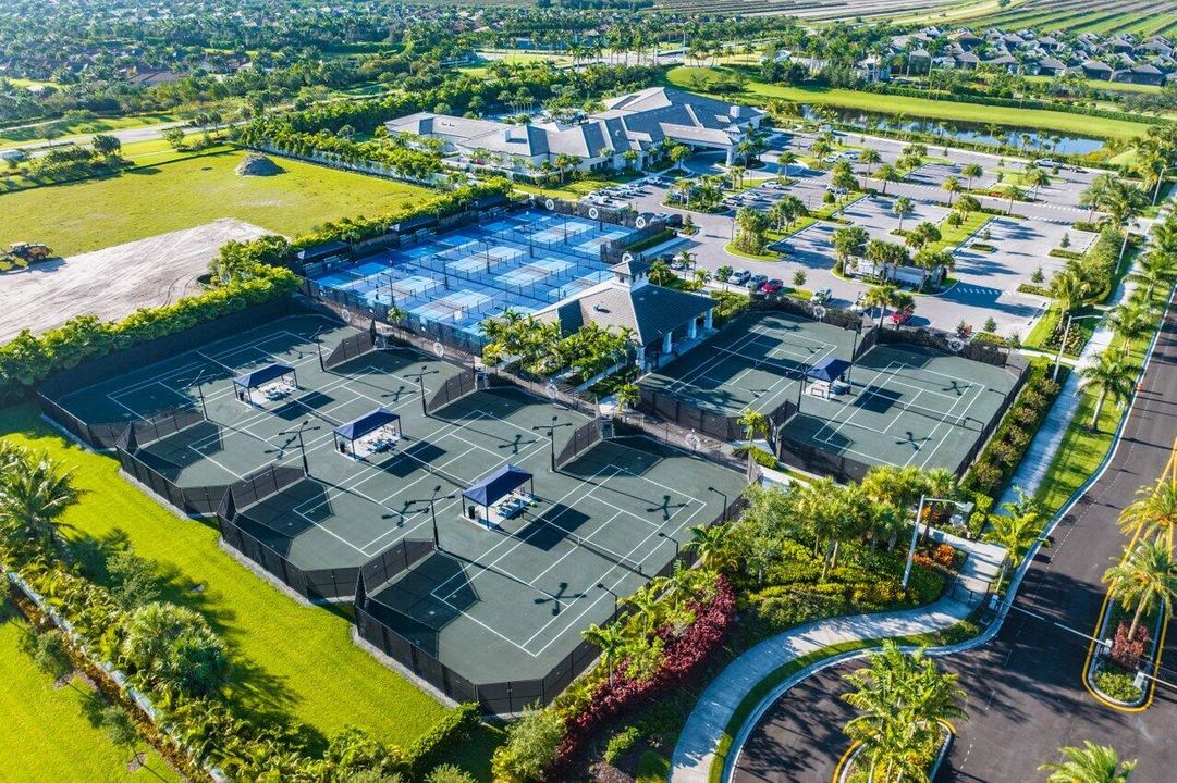 Active With Contract: $850,000 (3 beds, 2 baths, 1783 Square Feet)