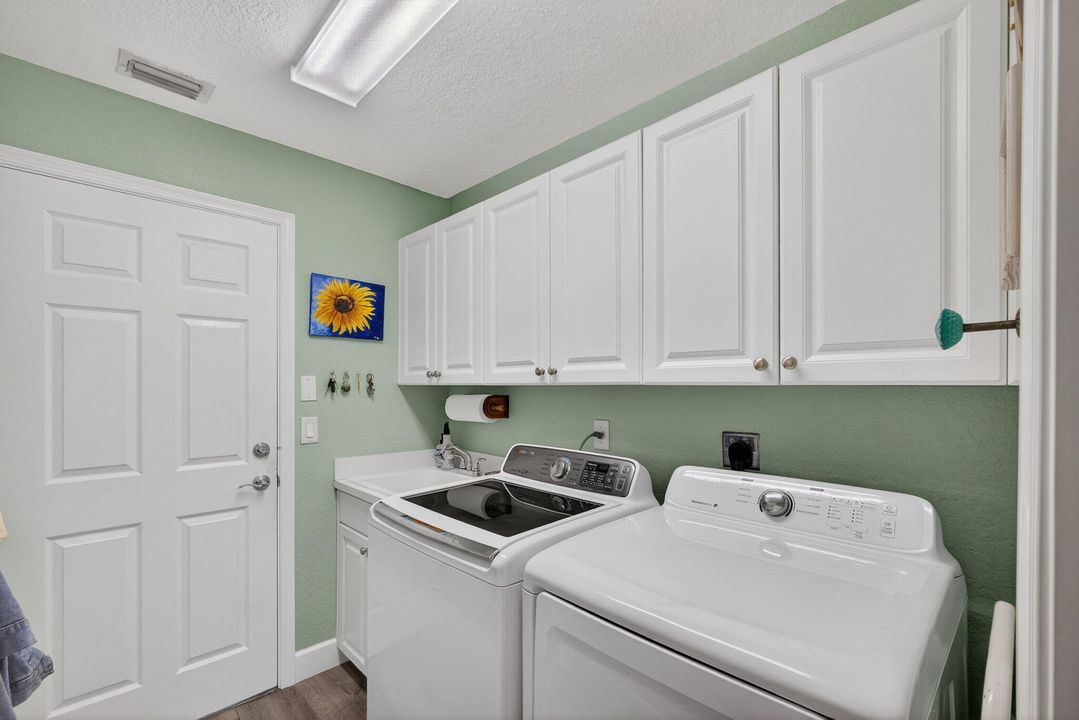 Activo con contrato: $649,000 (3 camas, 2 baños, 1879 Pies cuadrados)