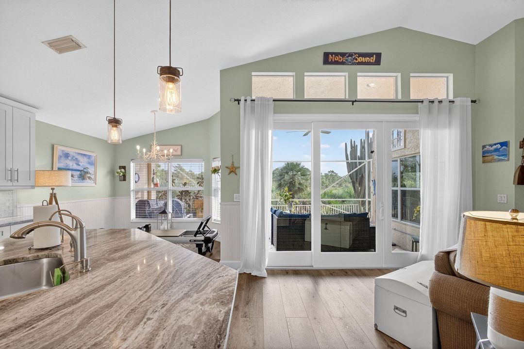 Activo con contrato: $649,000 (3 camas, 2 baños, 1879 Pies cuadrados)