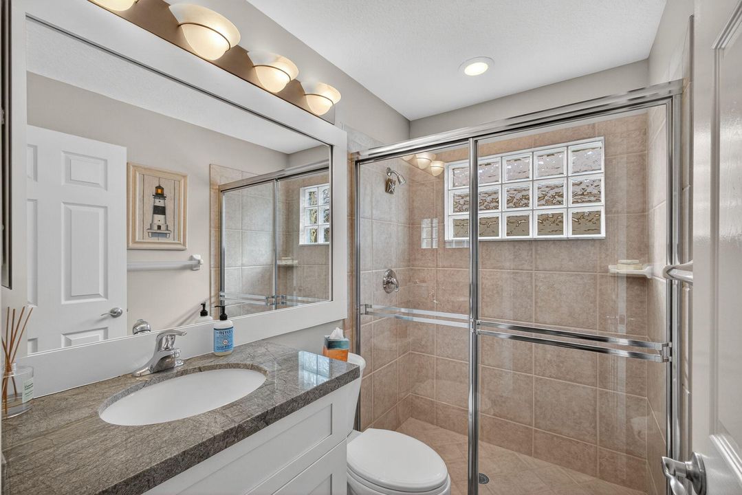 Activo con contrato: $649,000 (3 camas, 2 baños, 1879 Pies cuadrados)