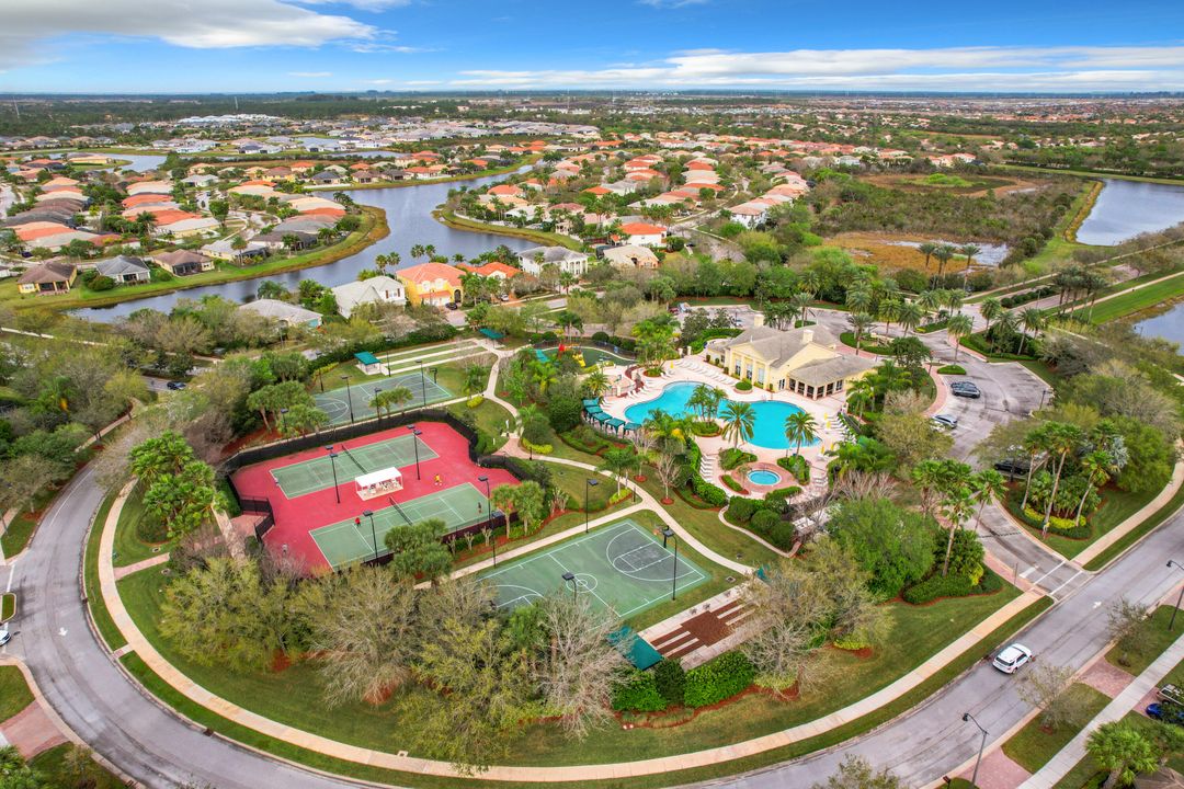 En Venta: $549,000 (4 camas, 2 baños, 2646 Pies cuadrados)