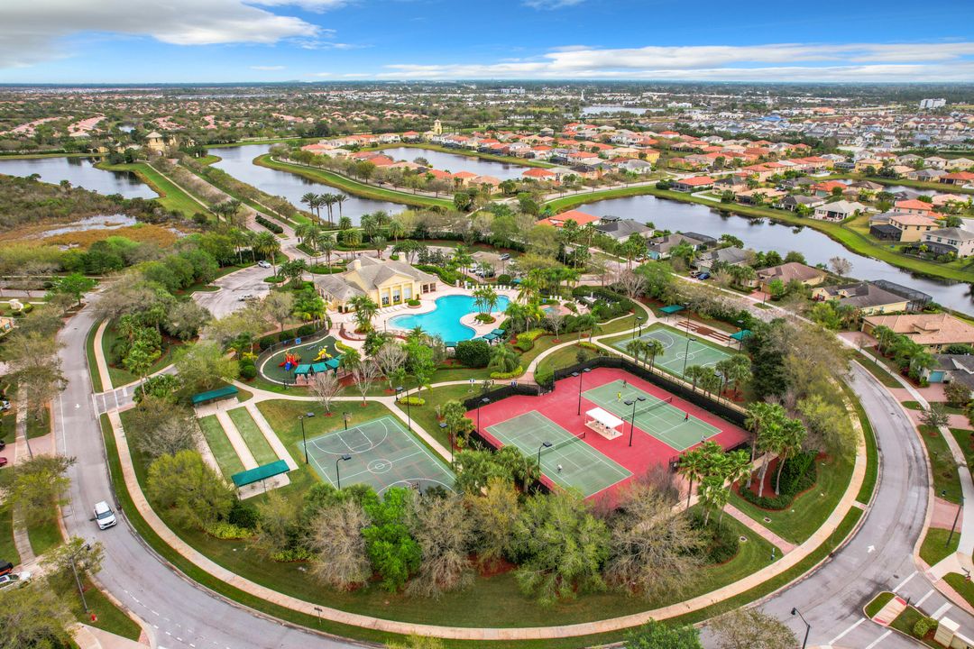 En Venta: $549,000 (4 camas, 2 baños, 2646 Pies cuadrados)