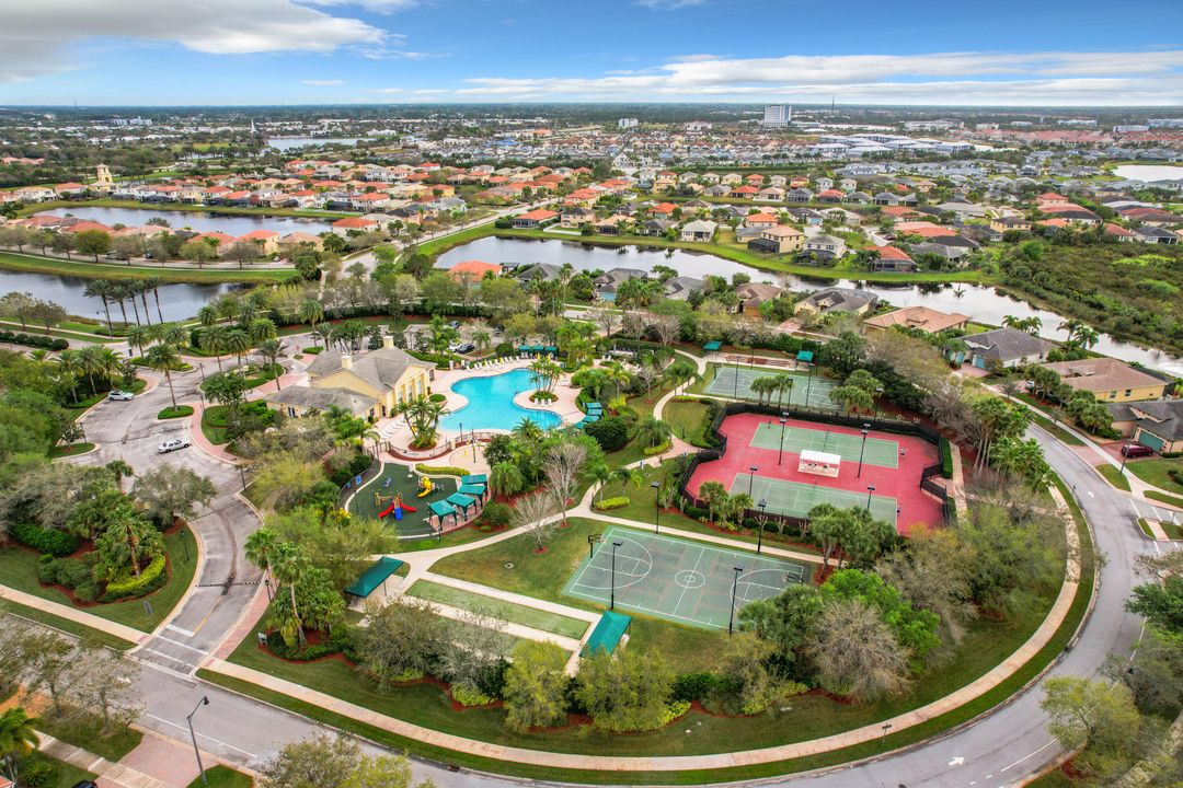 En Venta: $549,000 (4 camas, 2 baños, 2646 Pies cuadrados)