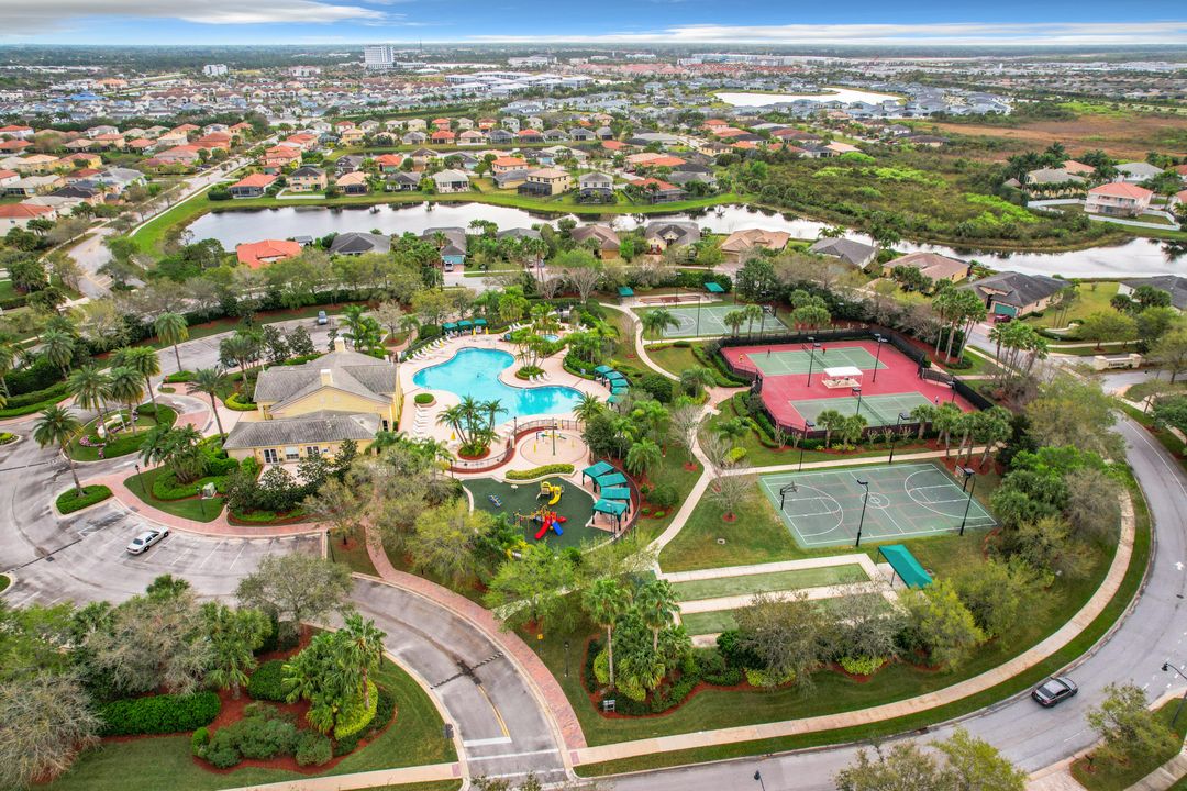 En Venta: $549,000 (4 camas, 2 baños, 2646 Pies cuadrados)