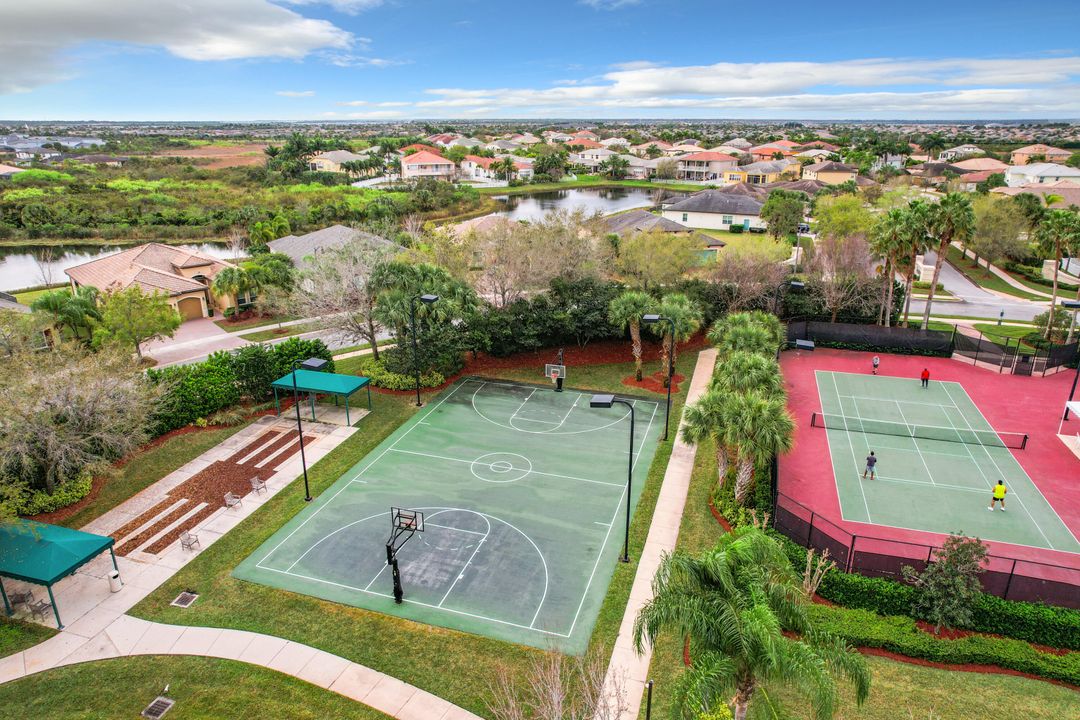 En Venta: $549,000 (4 camas, 2 baños, 2646 Pies cuadrados)