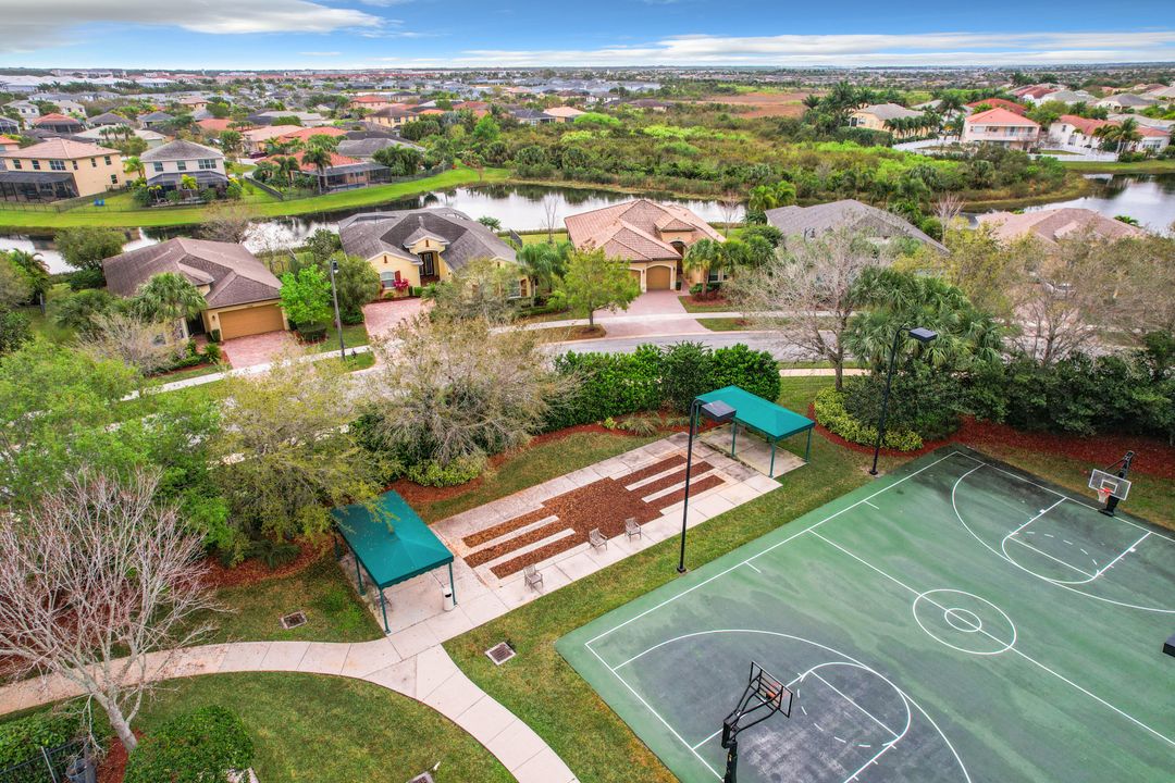 En Venta: $549,000 (4 camas, 2 baños, 2646 Pies cuadrados)