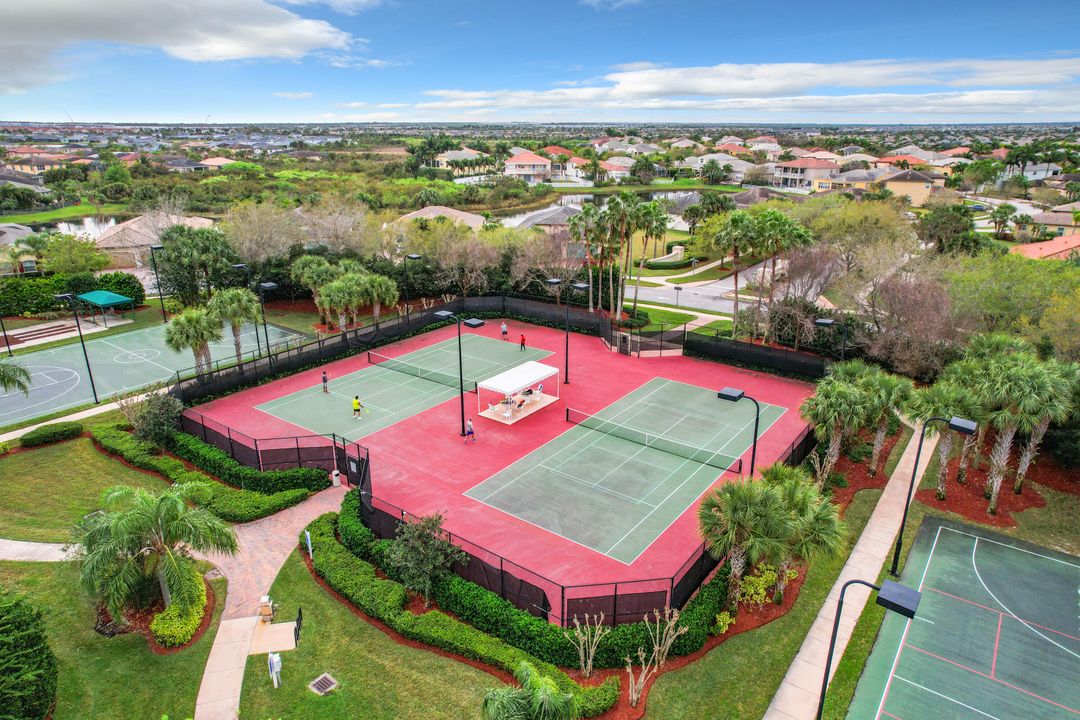 En Venta: $549,000 (4 camas, 2 baños, 2646 Pies cuadrados)