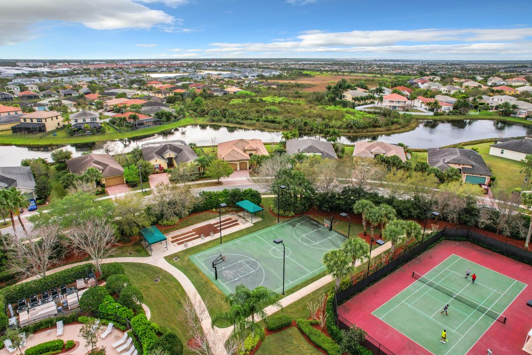 En Venta: $549,000 (4 camas, 2 baños, 2646 Pies cuadrados)