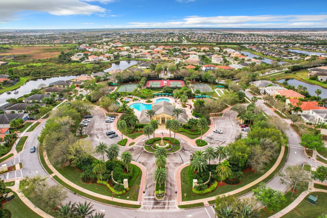 En Venta: $549,000 (4 camas, 2 baños, 2646 Pies cuadrados)