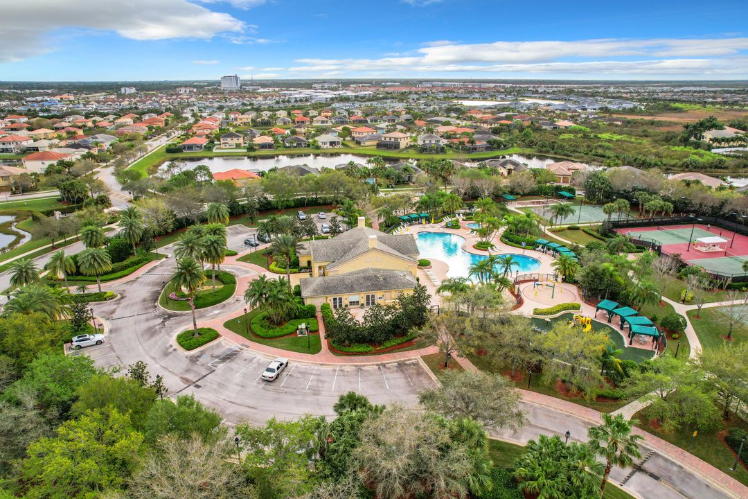 En Venta: $549,000 (4 camas, 2 baños, 2646 Pies cuadrados)