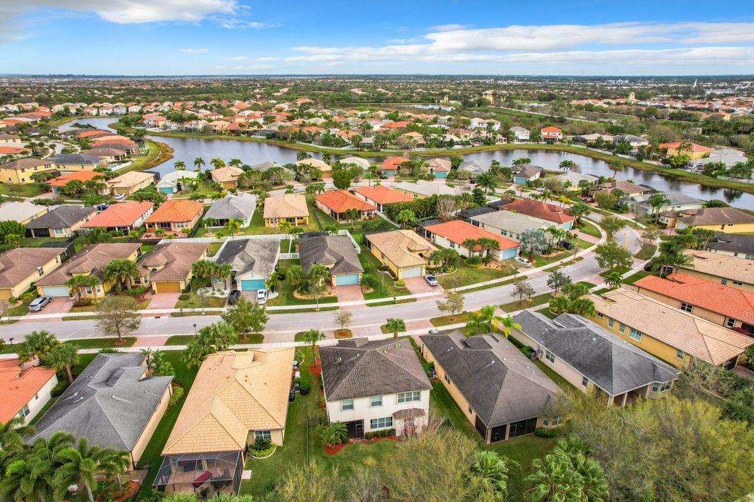 En Venta: $549,000 (4 camas, 2 baños, 2646 Pies cuadrados)