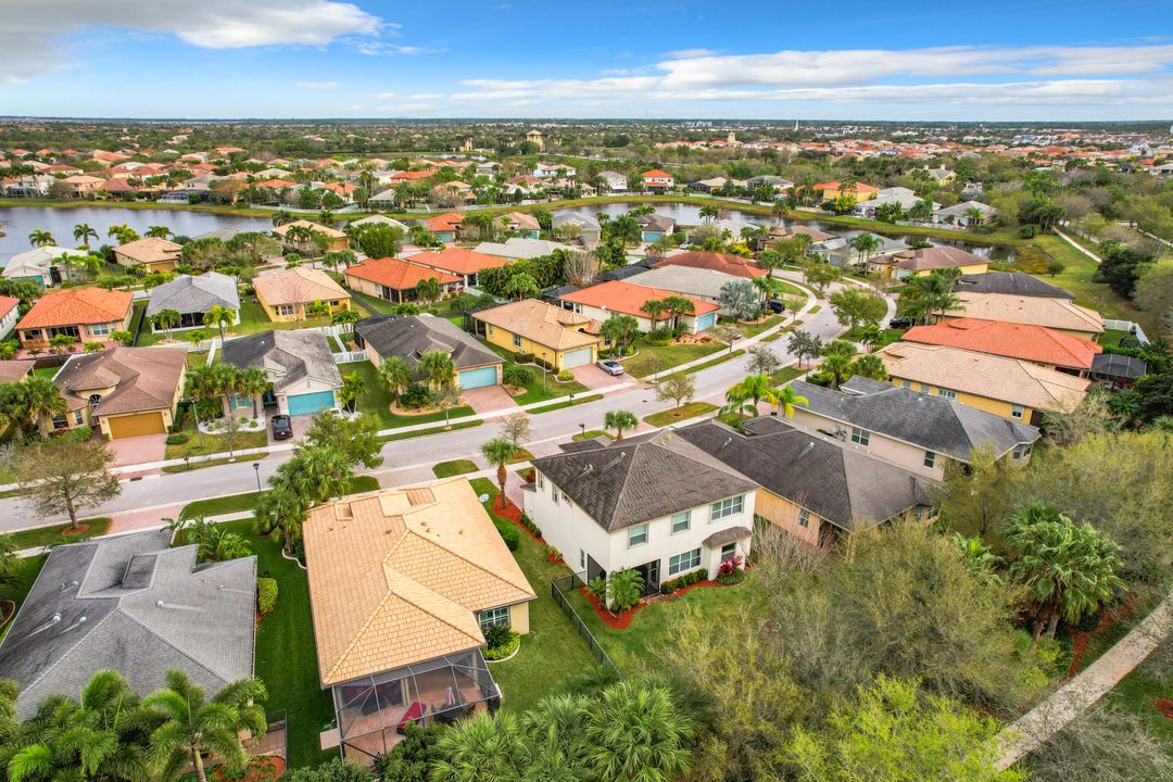 En Venta: $549,000 (4 camas, 2 baños, 2646 Pies cuadrados)