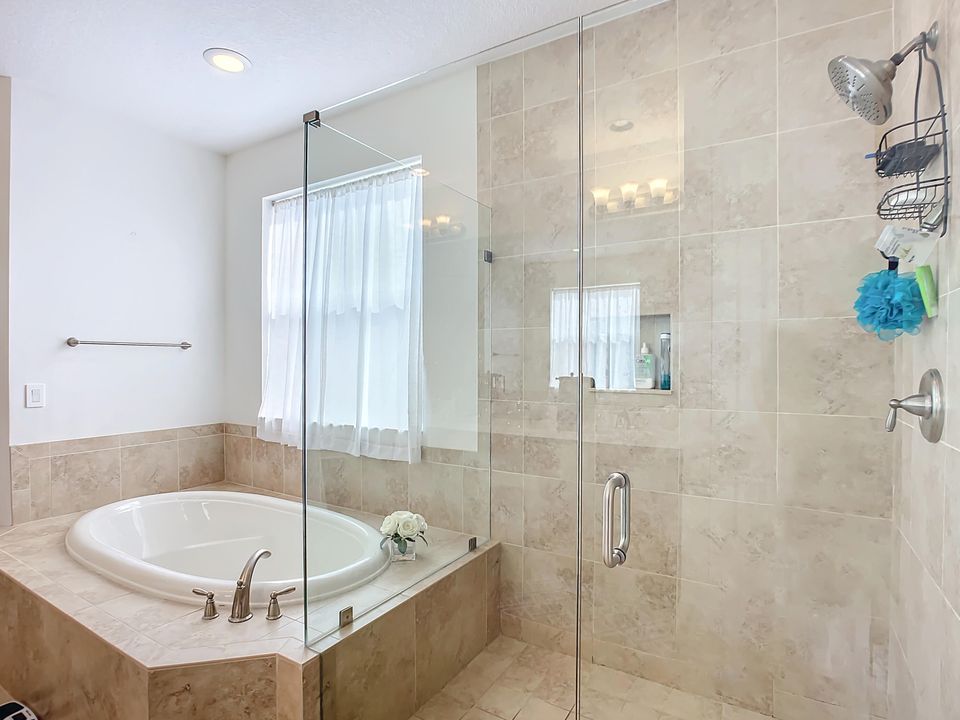 En Venta: $549,000 (4 camas, 2 baños, 2646 Pies cuadrados)