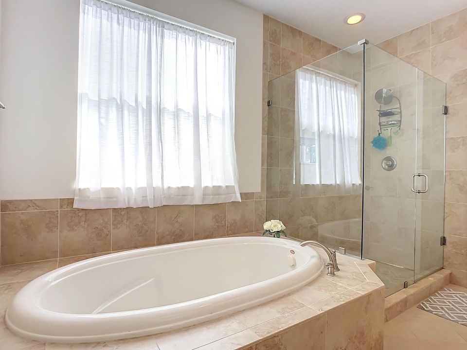 En Venta: $549,000 (4 camas, 2 baños, 2646 Pies cuadrados)