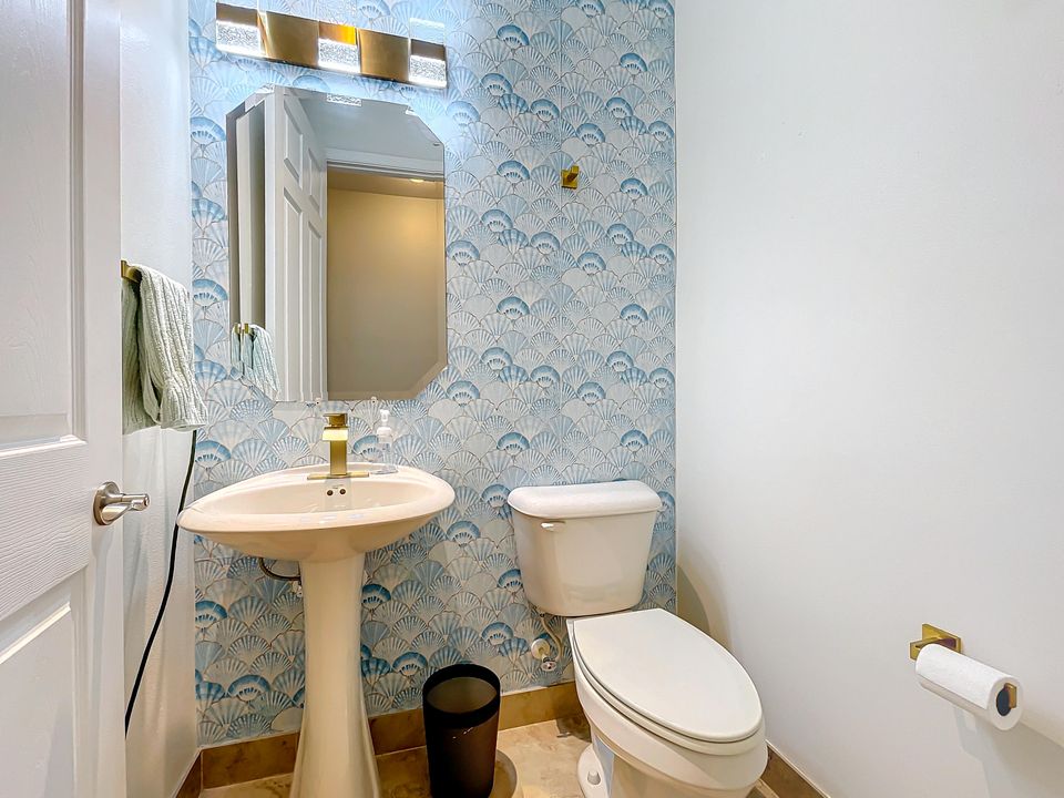 En Venta: $549,000 (4 camas, 2 baños, 2646 Pies cuadrados)