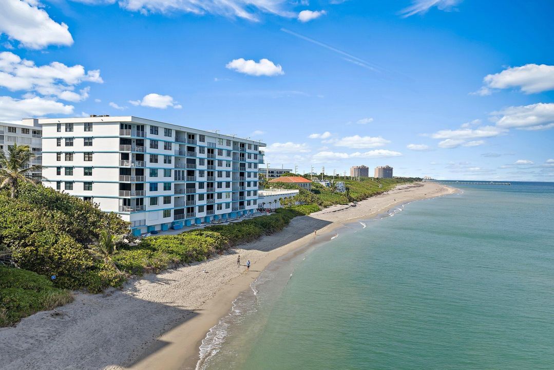 Active With Contract: $725,000 (2 beds, 2 baths, 1237 Square Feet)