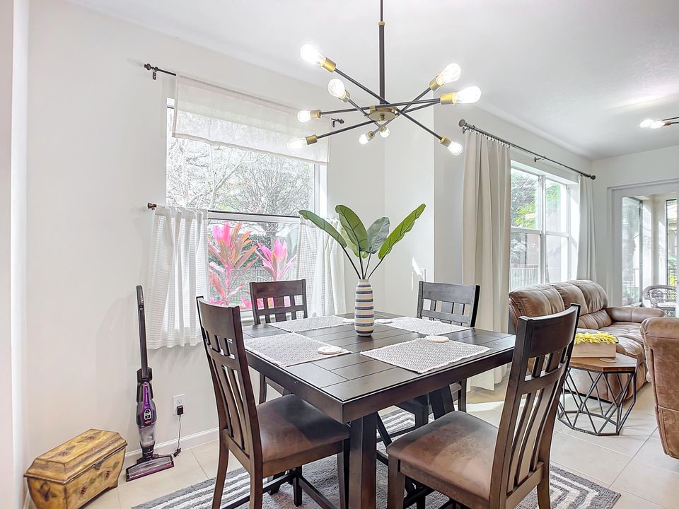 En Venta: $549,000 (4 camas, 2 baños, 2646 Pies cuadrados)