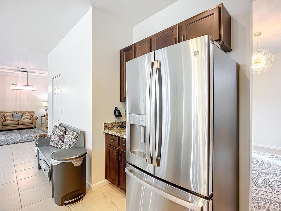 En Venta: $549,000 (4 camas, 2 baños, 2646 Pies cuadrados)