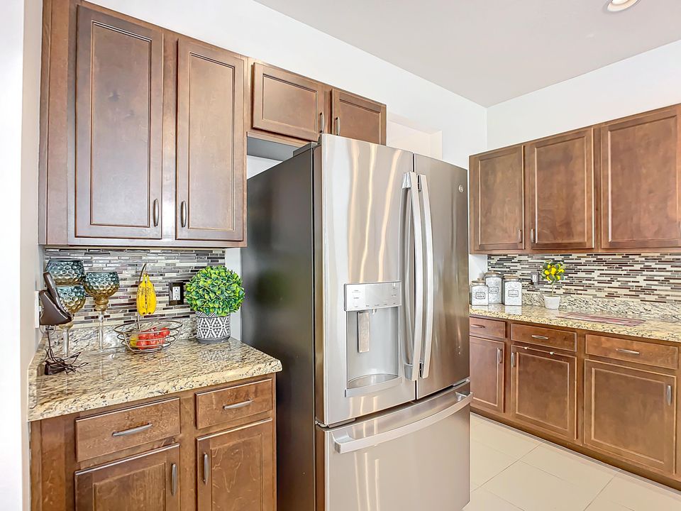 En Venta: $549,000 (4 camas, 2 baños, 2646 Pies cuadrados)