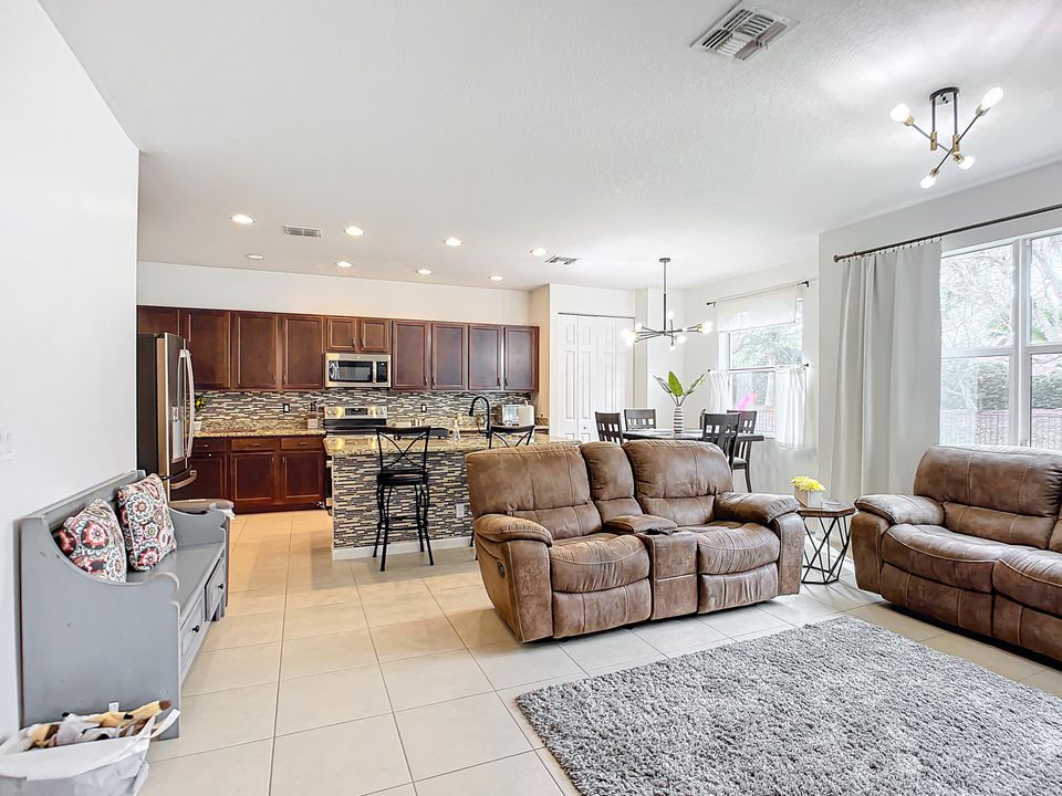 En Venta: $549,000 (4 camas, 2 baños, 2646 Pies cuadrados)