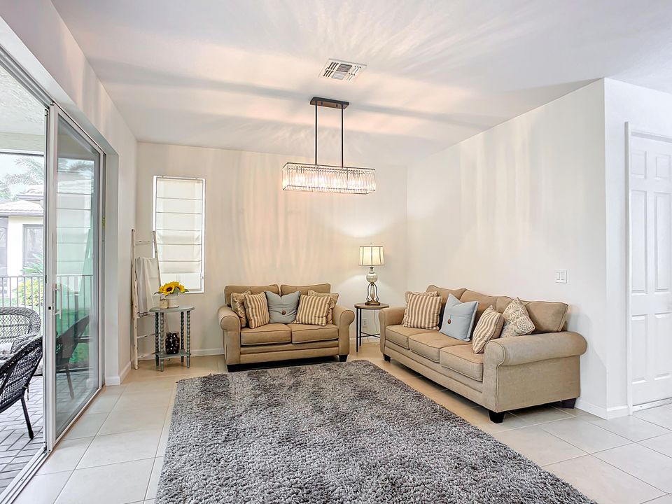 En Venta: $549,000 (4 camas, 2 baños, 2646 Pies cuadrados)