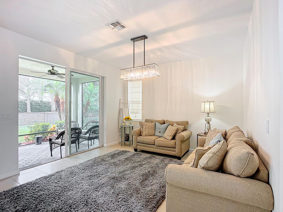 En Venta: $549,000 (4 camas, 2 baños, 2646 Pies cuadrados)