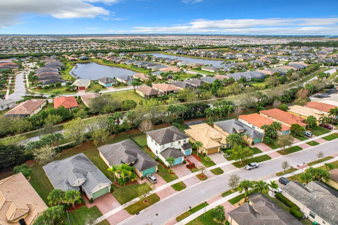 En Venta: $549,000 (4 camas, 2 baños, 2646 Pies cuadrados)