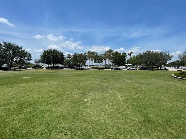 En Venta: $549,000 (4 camas, 2 baños, 2646 Pies cuadrados)