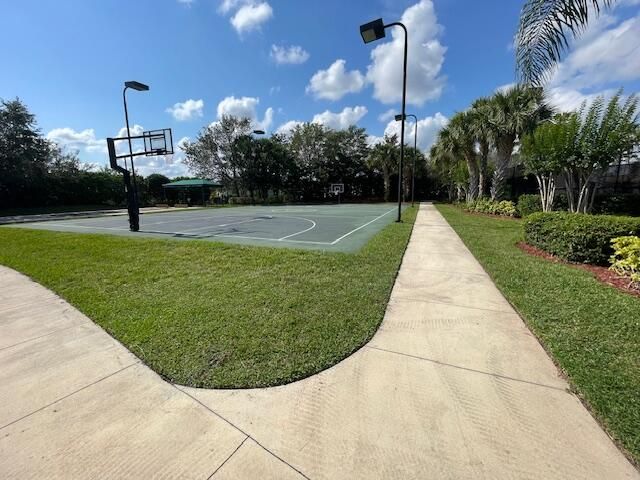 En Venta: $549,000 (4 camas, 2 baños, 2646 Pies cuadrados)