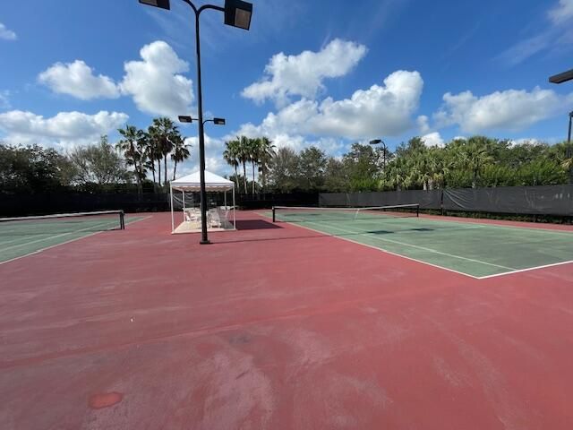 En Venta: $549,000 (4 camas, 2 baños, 2646 Pies cuadrados)