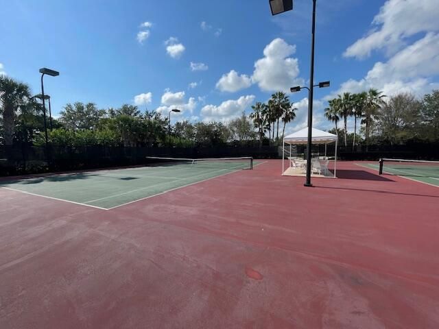 En Venta: $549,000 (4 camas, 2 baños, 2646 Pies cuadrados)