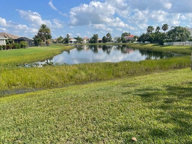 En Venta: $549,000 (4 camas, 2 baños, 2646 Pies cuadrados)