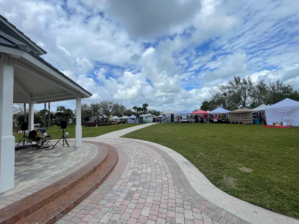 En Venta: $549,000 (4 camas, 2 baños, 2646 Pies cuadrados)