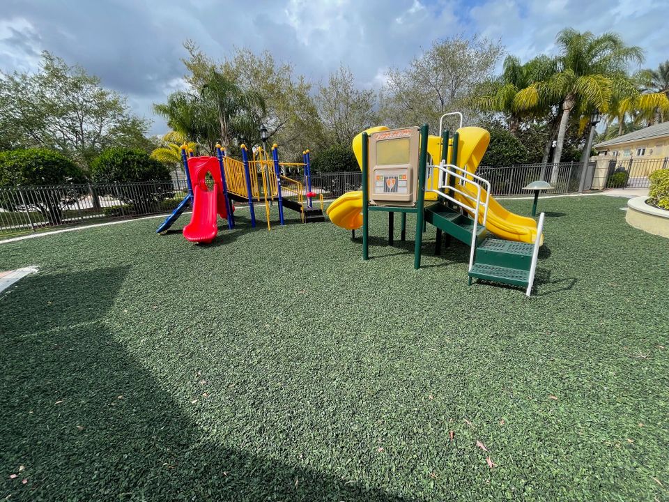 En Venta: $549,000 (4 camas, 2 baños, 2646 Pies cuadrados)