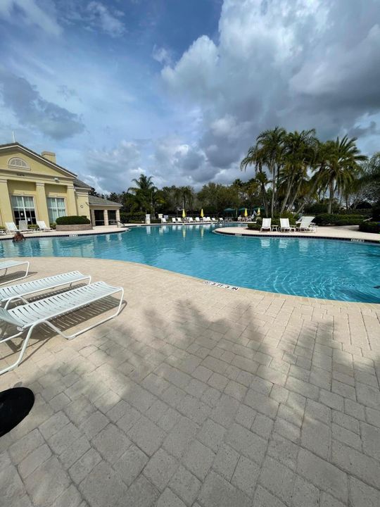 En Venta: $549,000 (4 camas, 2 baños, 2646 Pies cuadrados)