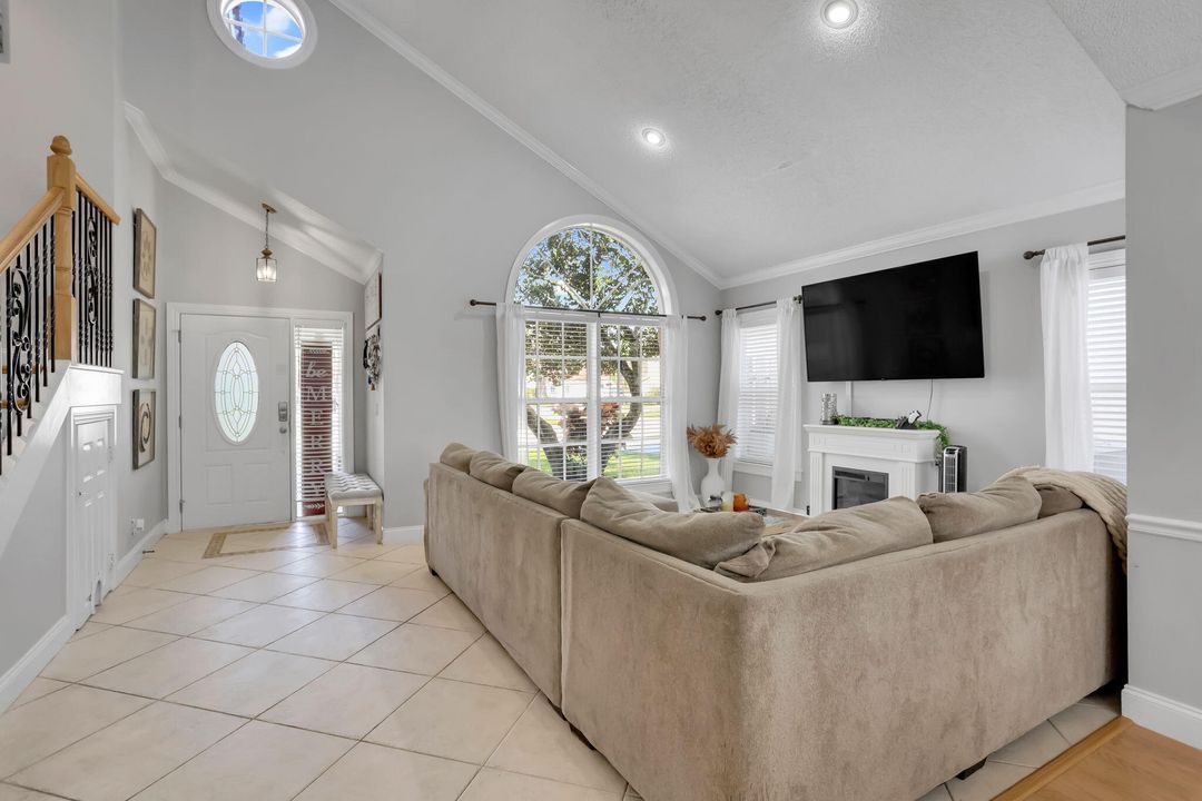 Activo con contrato: $565,000 (3 camas, 2 baños, 1945 Pies cuadrados)