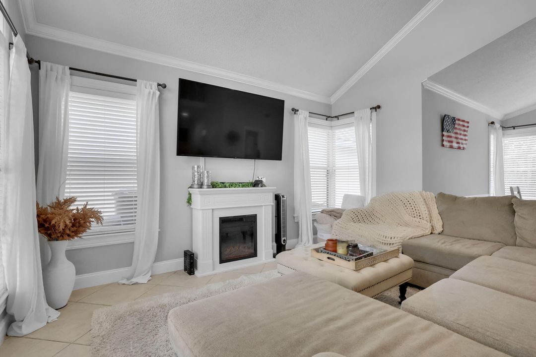 Activo con contrato: $565,000 (3 camas, 2 baños, 1945 Pies cuadrados)