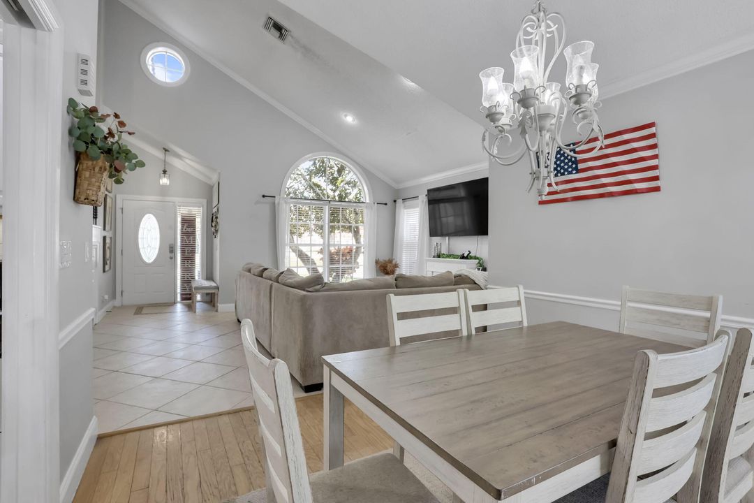 Activo con contrato: $565,000 (3 camas, 2 baños, 1945 Pies cuadrados)