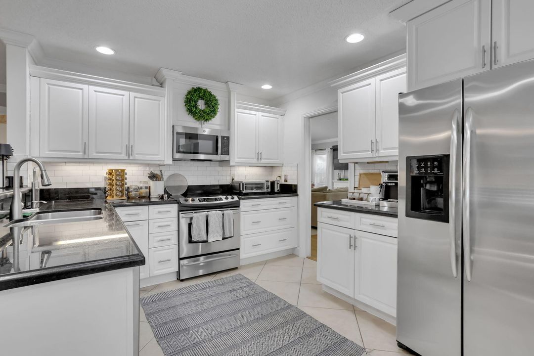 Activo con contrato: $565,000 (3 camas, 2 baños, 1945 Pies cuadrados)