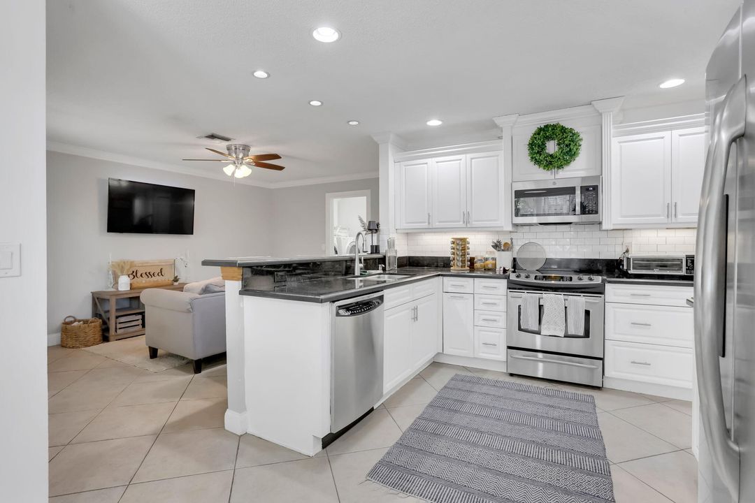 Activo con contrato: $565,000 (3 camas, 2 baños, 1945 Pies cuadrados)