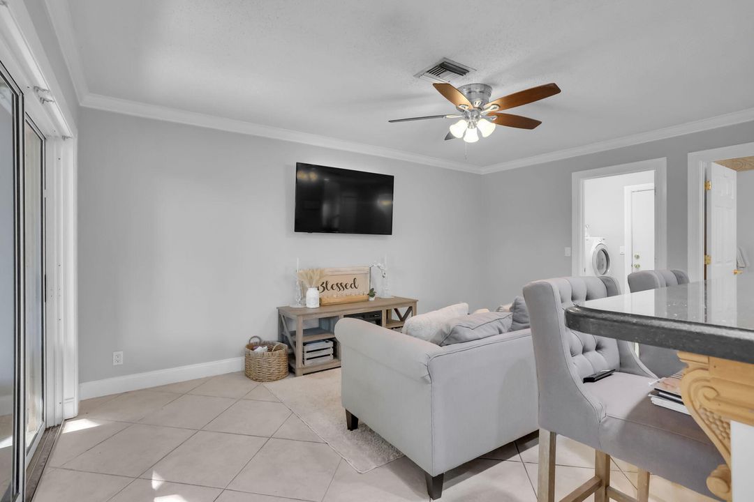 Activo con contrato: $565,000 (3 camas, 2 baños, 1945 Pies cuadrados)