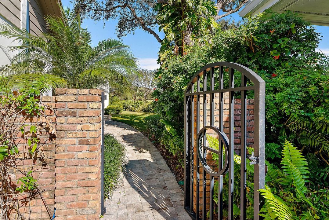 For Sale: $1,995,000 (3 beds, 3 baths, 3330 Square Feet)