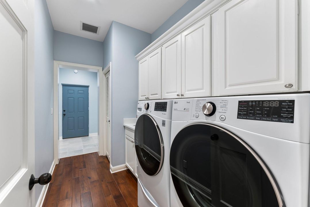 For Sale: $1,995,000 (3 beds, 3 baths, 3330 Square Feet)