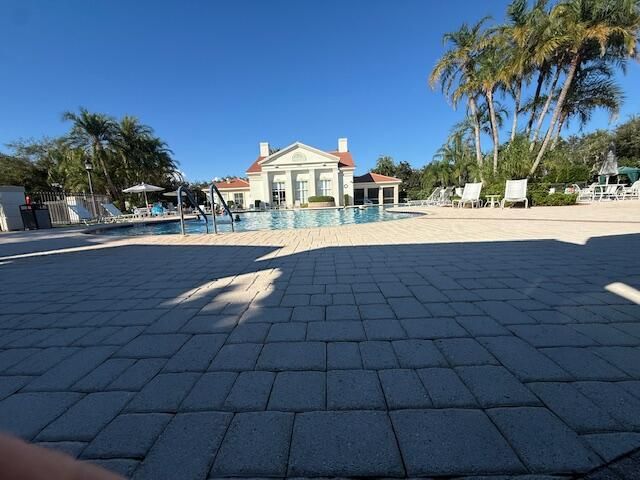 En Venta: $549,000 (4 camas, 2 baños, 2646 Pies cuadrados)