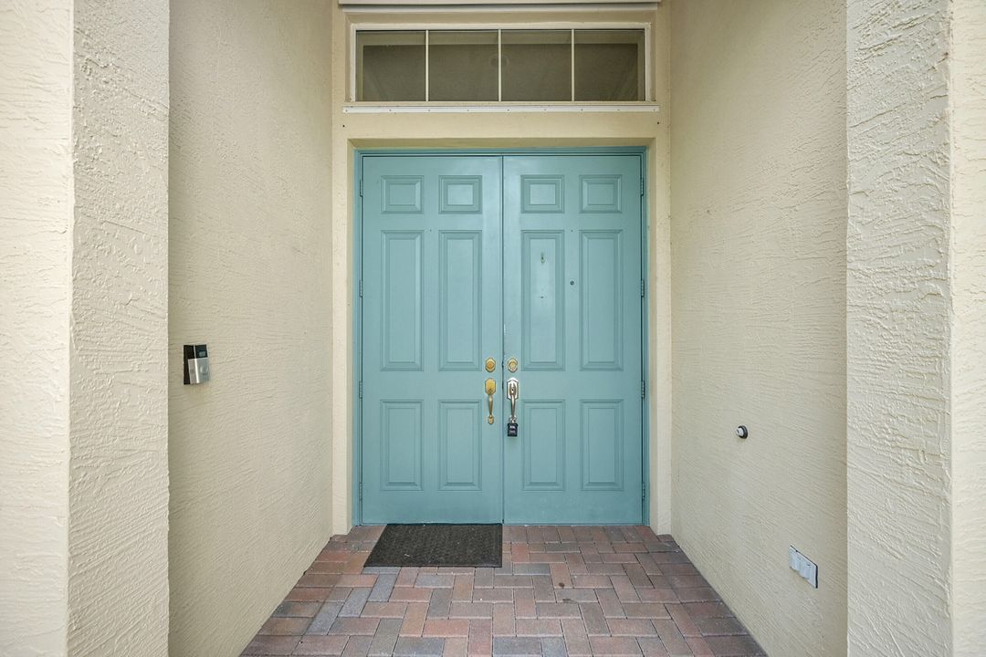 合同活跃: $3,500 (3 贝兹, 3 浴室, 2046 平方英尺)